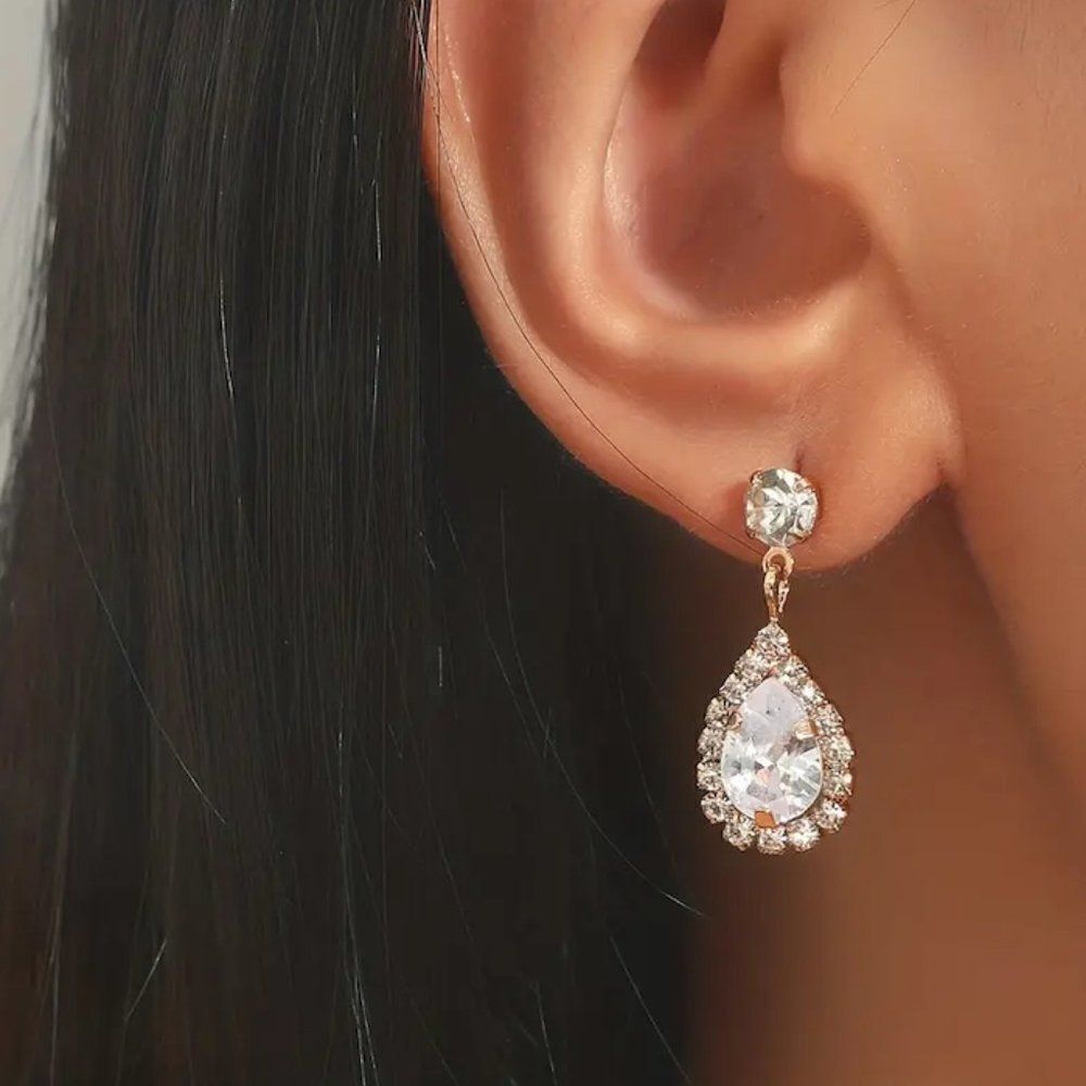 🔅🆕🔅 ✨Elegant Classy Beautiful Black Silver Drop Earrings✨ - Picture 4 of 6